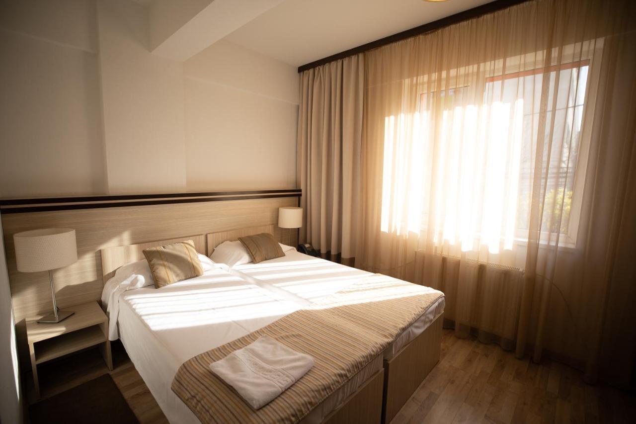 Hotel Check Inn Timisoara Bagian luar foto