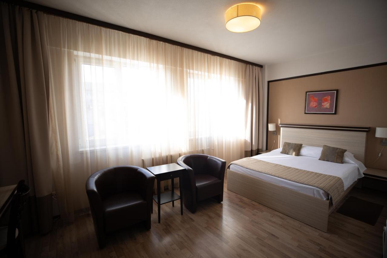 Hotel Check Inn Timisoara Bagian luar foto