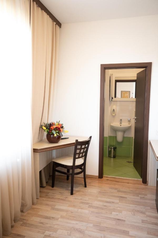 Hotel Check Inn Timisoara Bagian luar foto