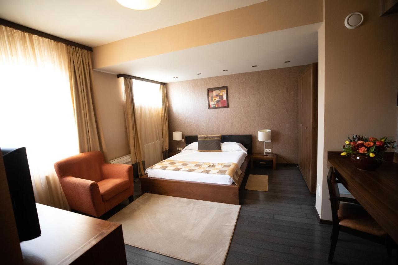 Hotel Check Inn Timisoara Bagian luar foto