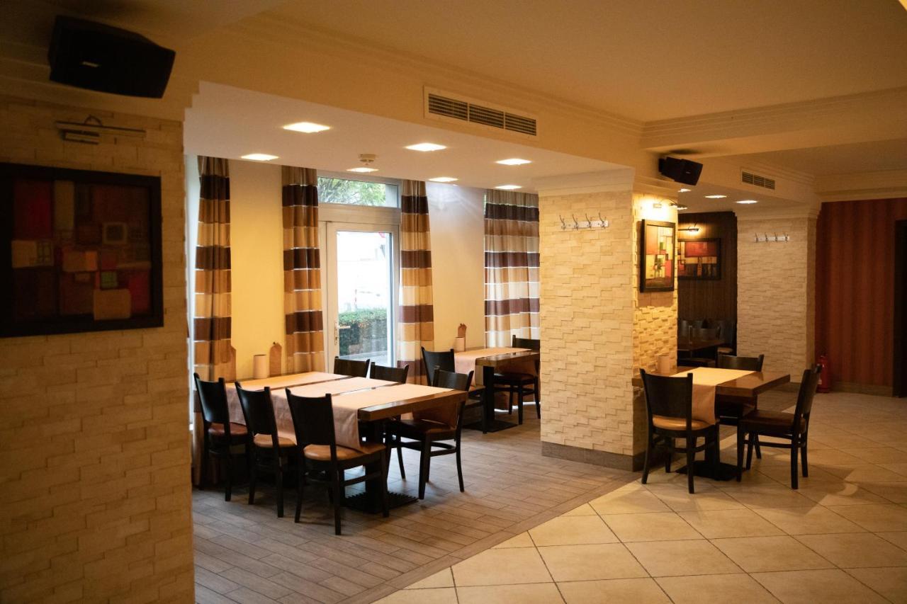 Hotel Check Inn Timisoara Bagian luar foto