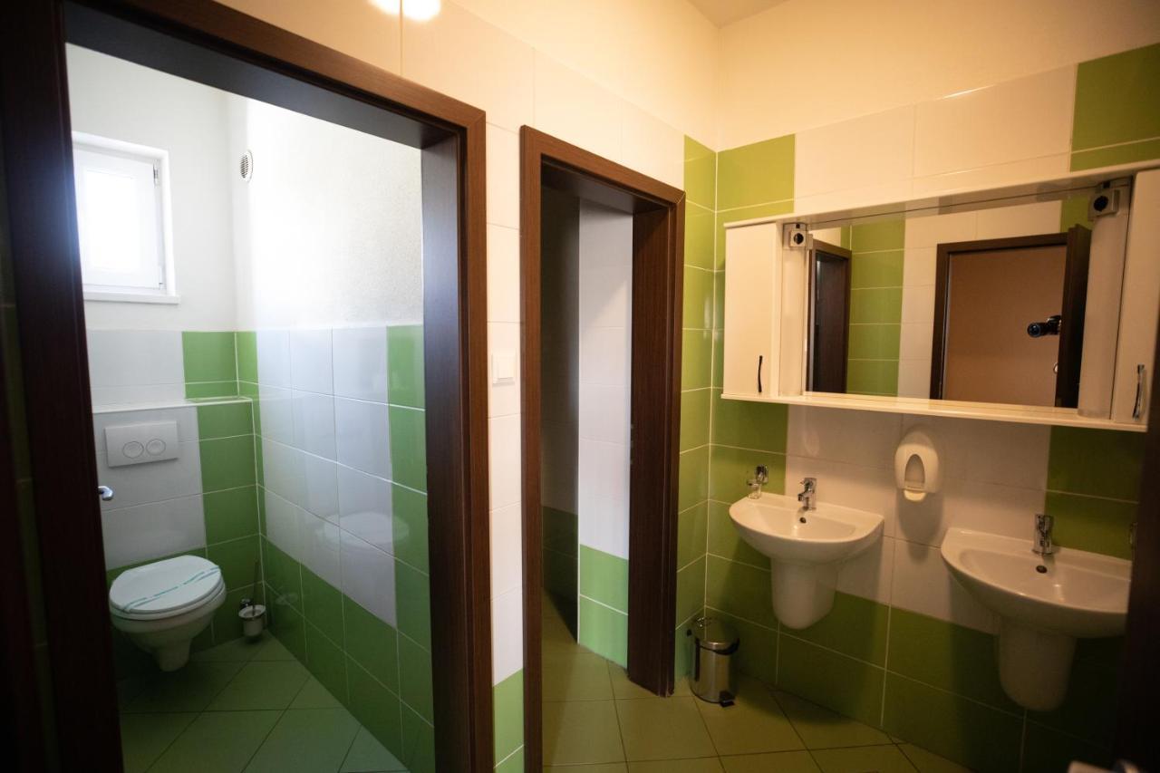 Hotel Check Inn Timisoara Bagian luar foto