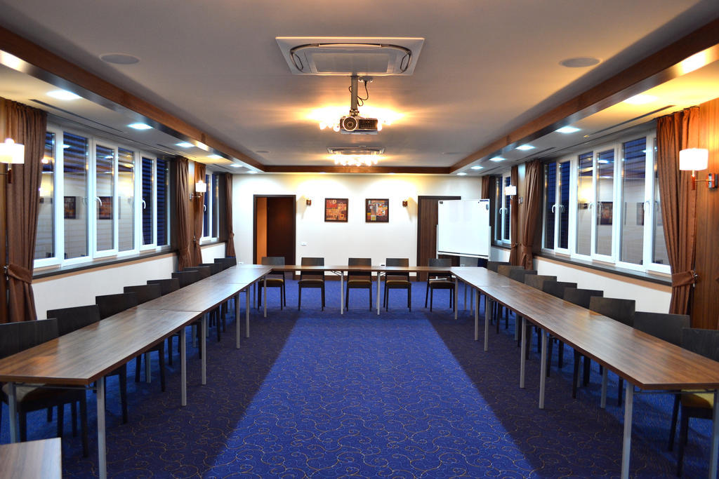 Hotel Check Inn Timisoara Bagian luar foto
