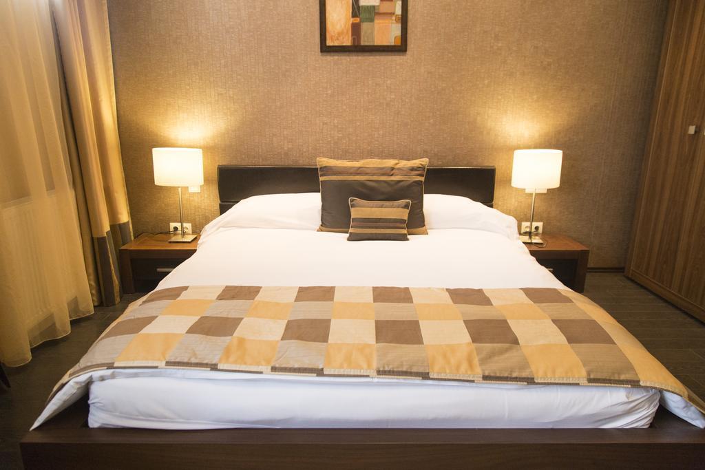 Hotel Check Inn Timisoara Bagian luar foto