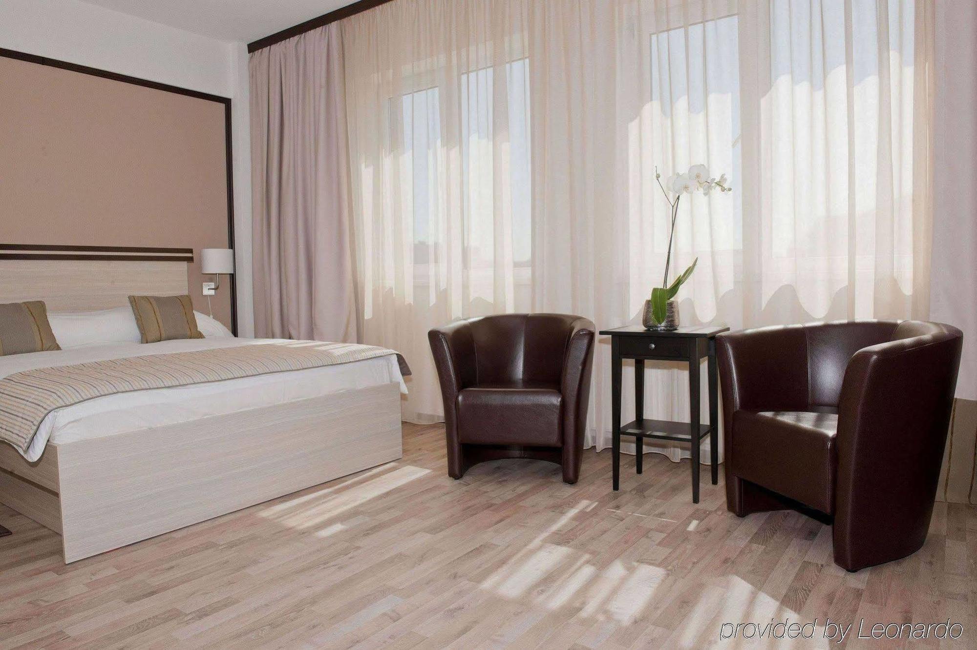Hotel Check Inn Timisoara Bagian luar foto