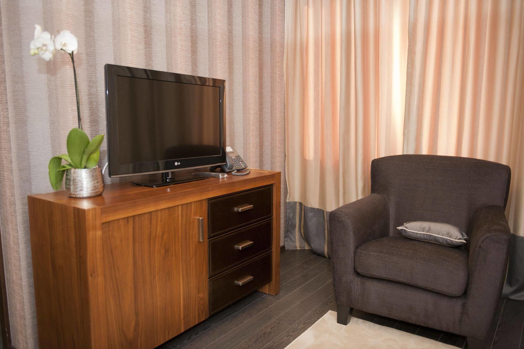 Hotel Check Inn Timisoara Bagian luar foto