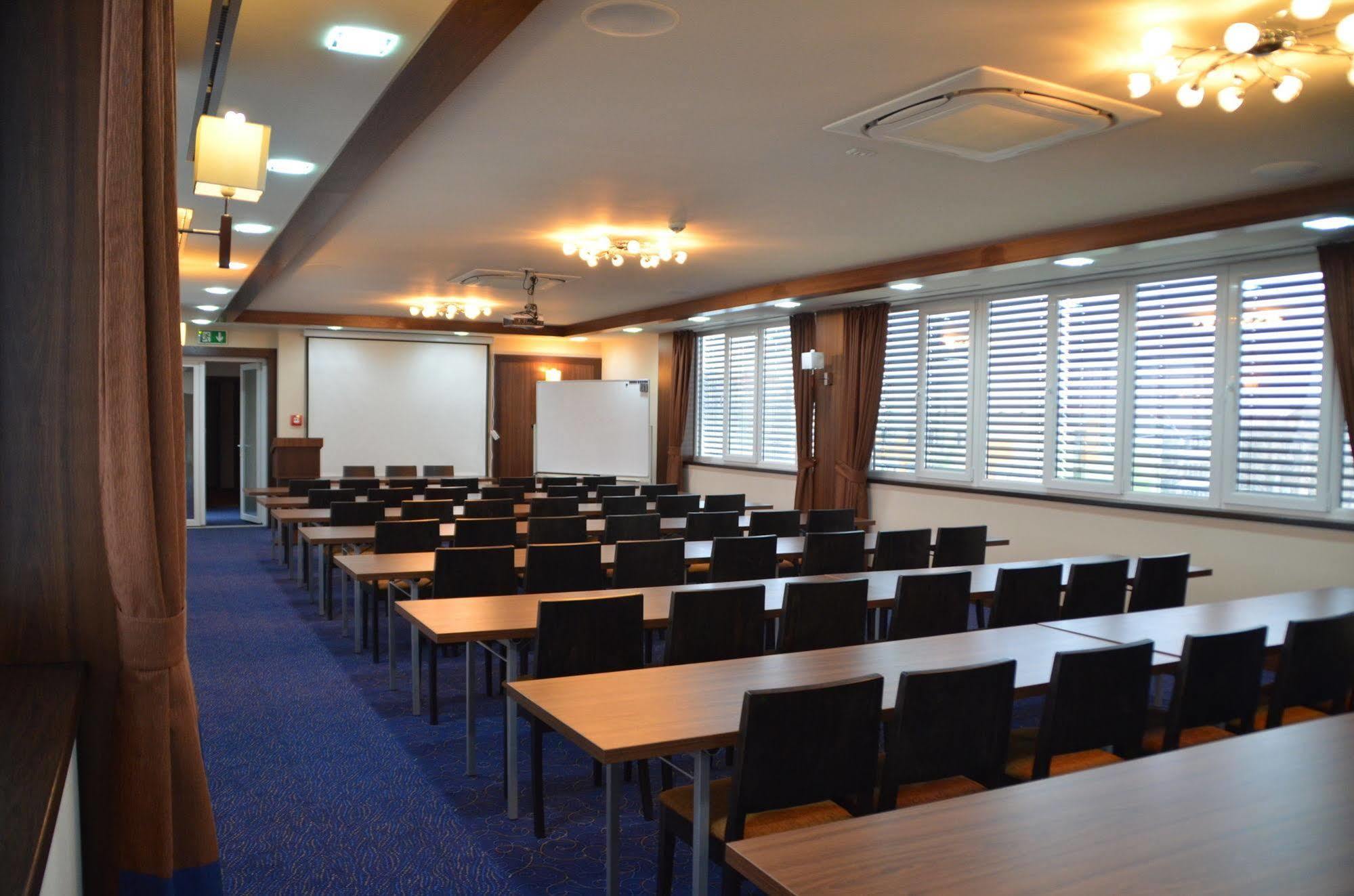 Hotel Check Inn Timisoara Bagian luar foto