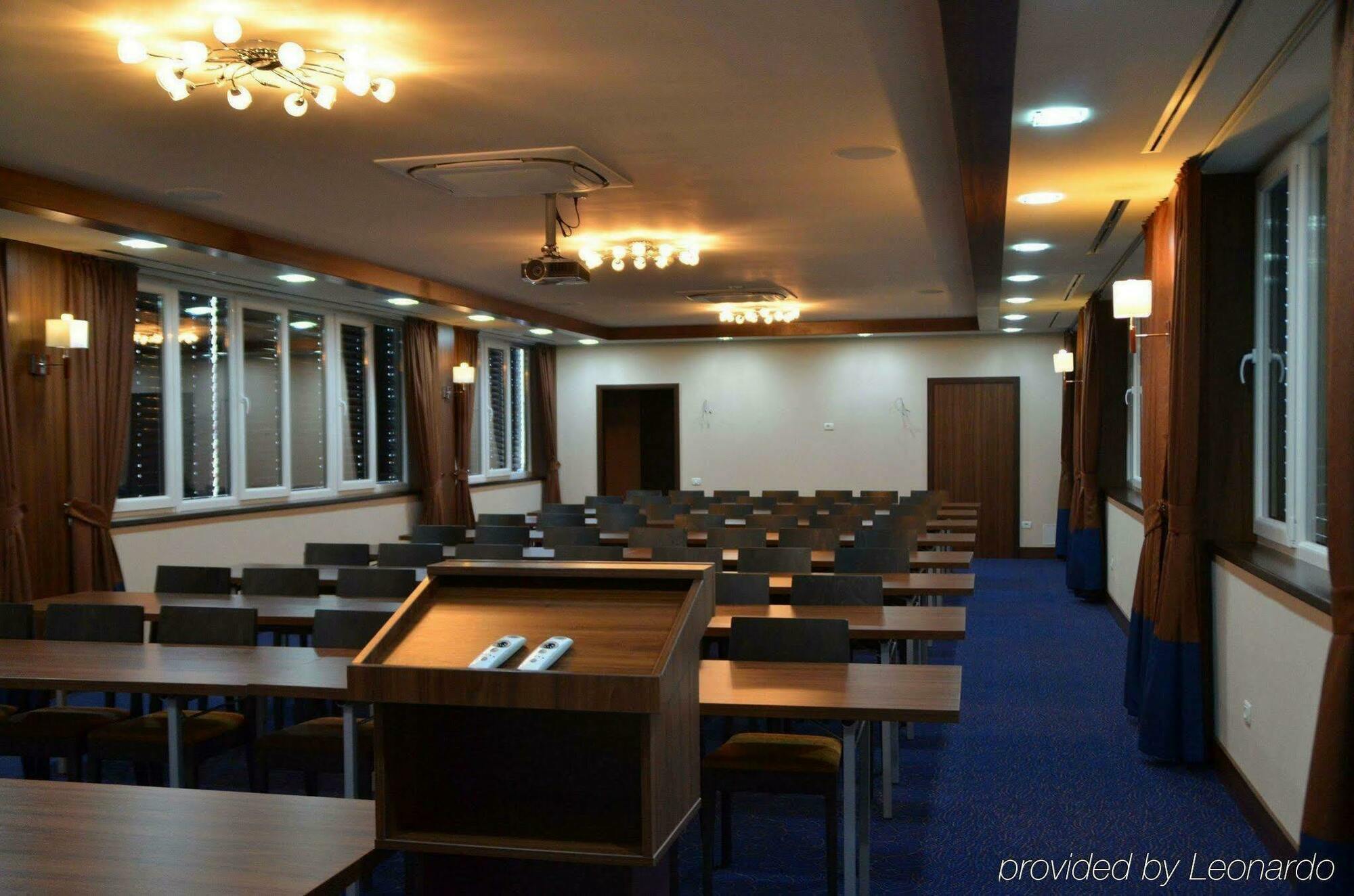 Hotel Check Inn Timisoara Bagian luar foto